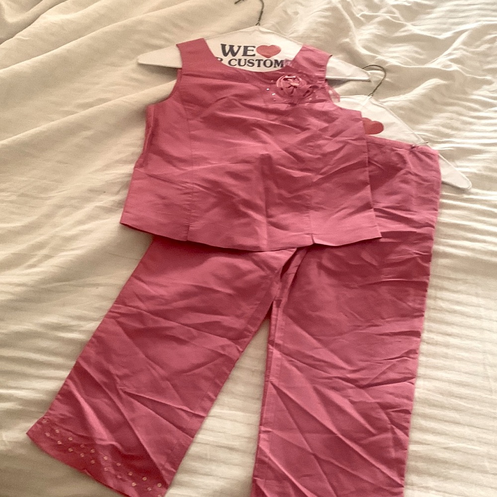 Size 8 dusty rose capri set